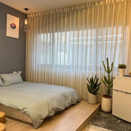 定春行旅 Haru Guesthouse Tainan Bagian luar foto